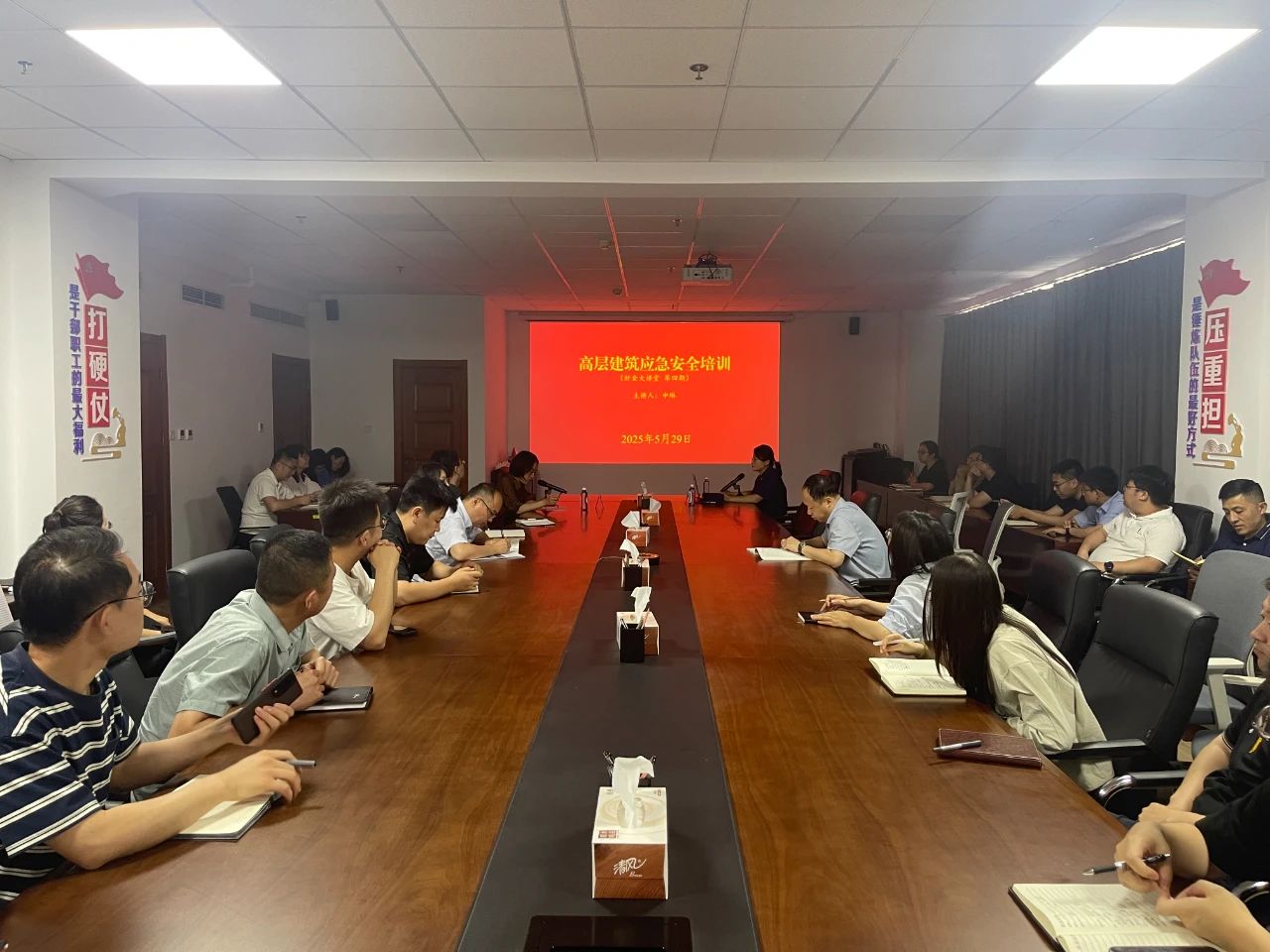 市財(cái)金集團(tuán)開展高層建筑應(yīng)急安全培訓(xùn)及疏散演練活動(dòng)
